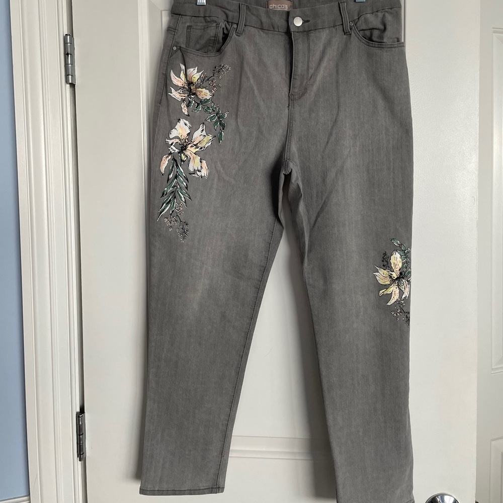 Euc adorable jeans with flower